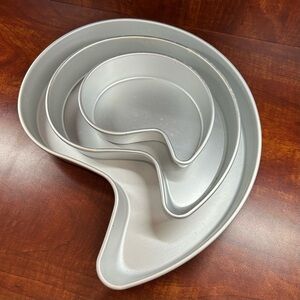 Wilton Silver Tear Drop Baking Pan Set of 3. Comma, Apostrophe, Wedding Cake